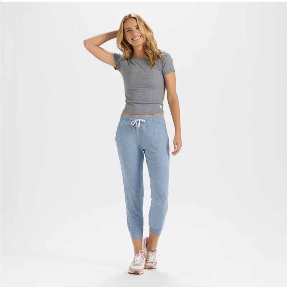 Vuori Performance Jogger in Cloud Heather - Picture 2 of 5